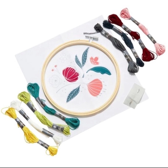 Fabfitfun Winter Flower Embroidery Kit - Picture 6 of 6